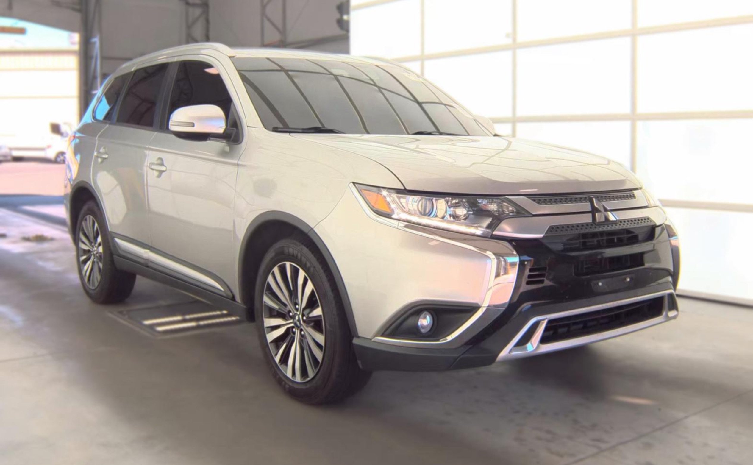 Used 2020 Mitsubishi Outlander SE FWD image 3