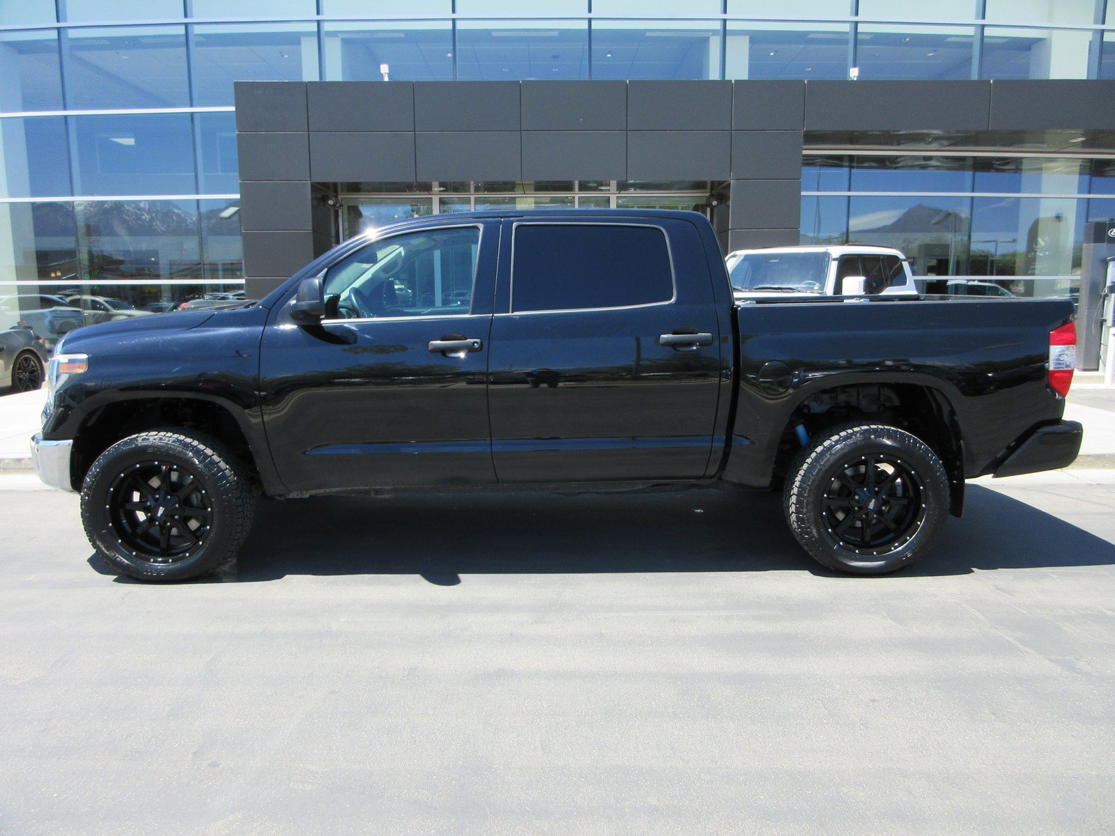 Used 2019 Toyota Tundra SR5 AWD/4WD image 3