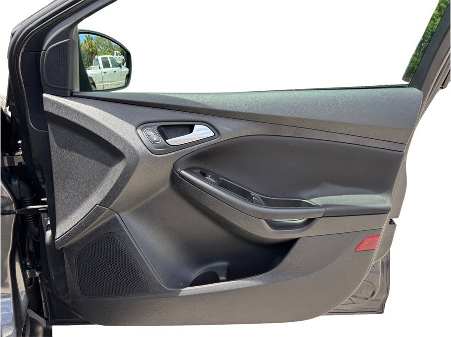Used 2018 Ford Focus SE FWD image 31