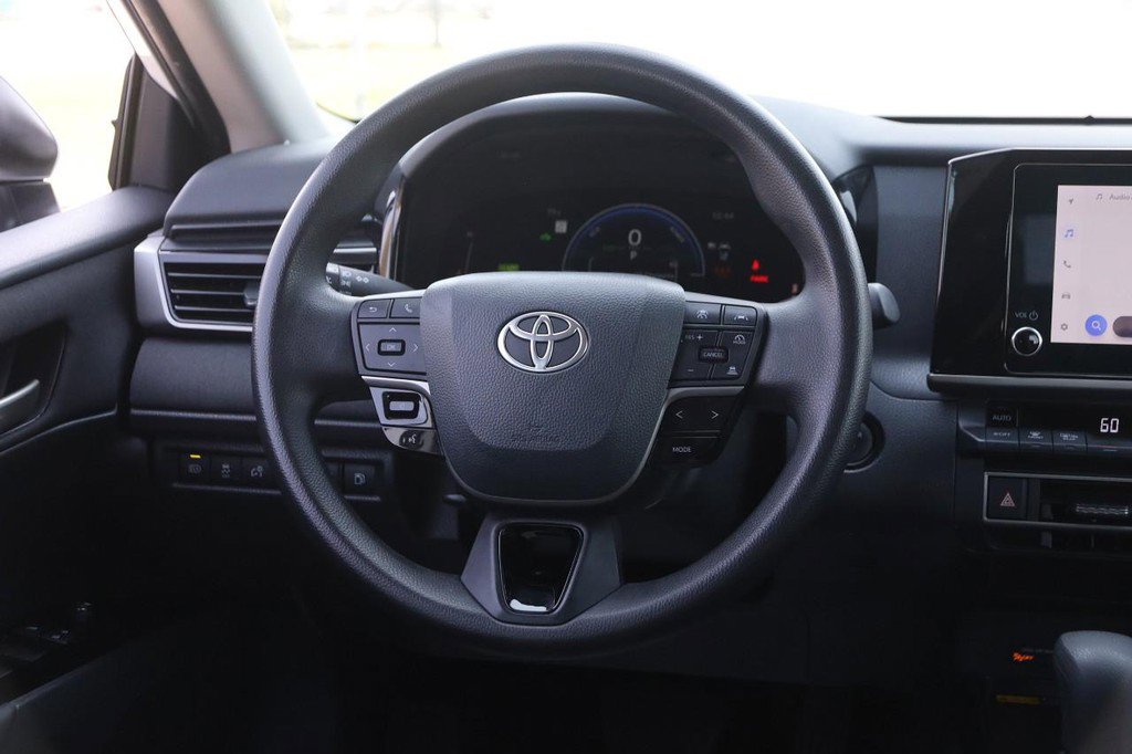 Used 2025 Toyota Camry LE image 23