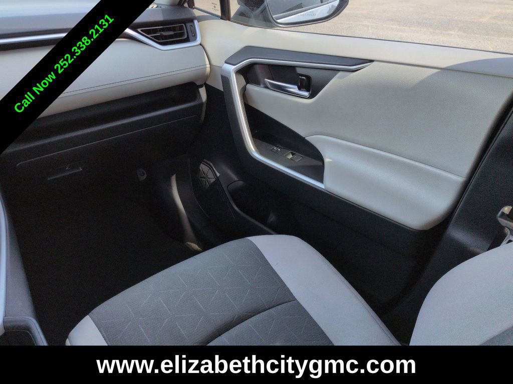 Used 2022 Toyota RAV4 XLE w/ Convenience Package image 19