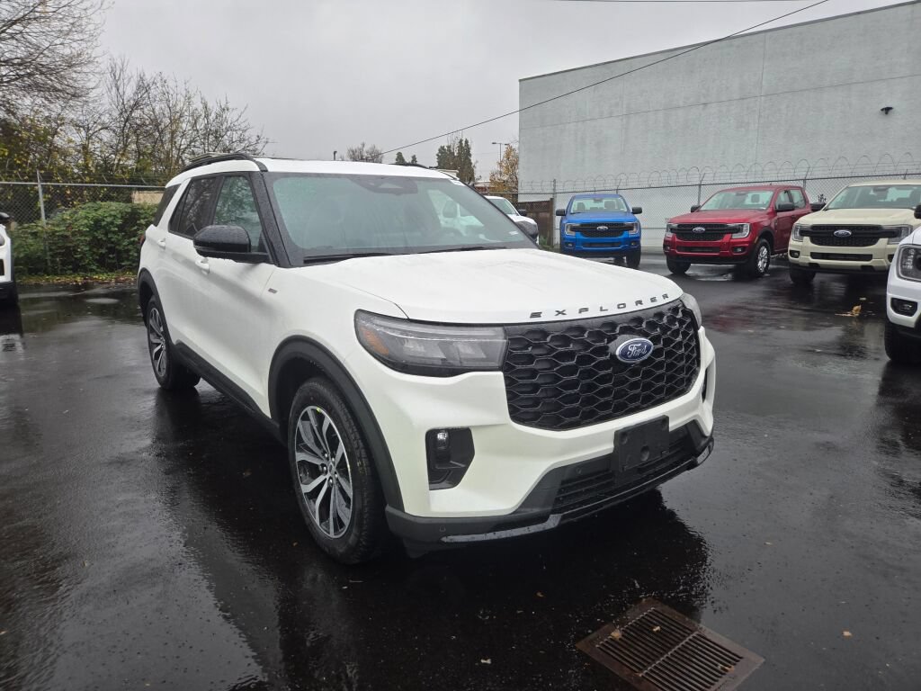 New 2026 Ford Explorer ST-Line AWD/4WD image 3