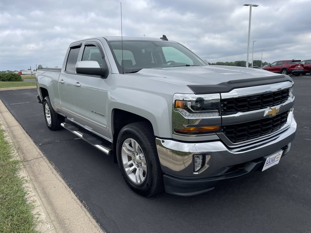 Used 2017 Chevrolet Silverado 1500 LT w/ All Star Edition AWD/4WD image 7