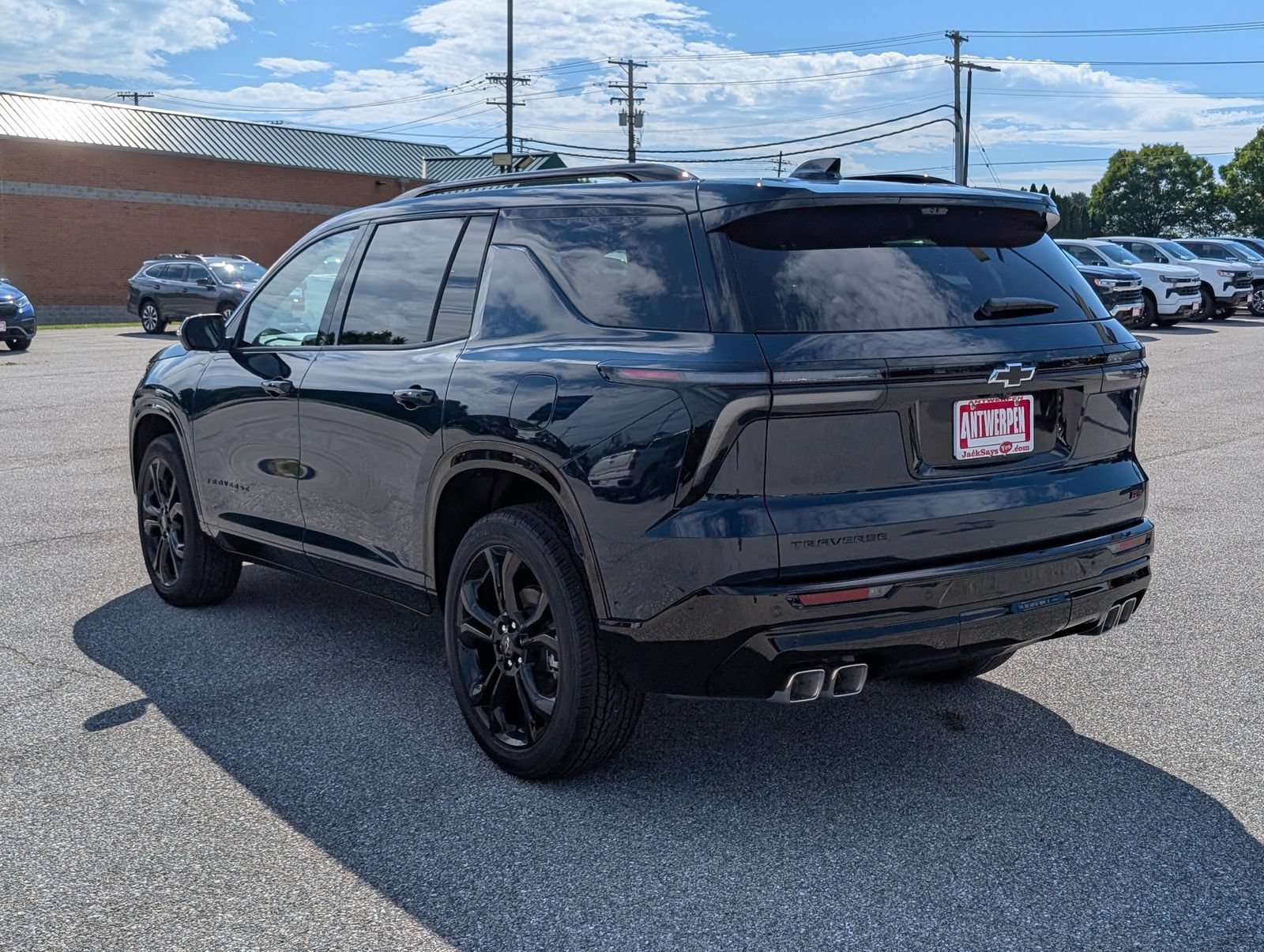 New 2027 Chevrolet Traverse RS w/ LPO, Floor Liner Package FWD image 3