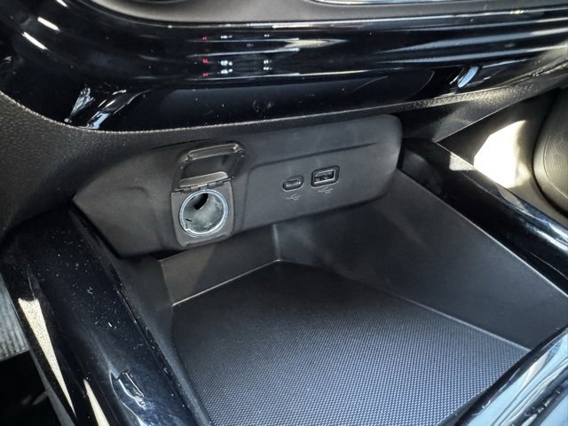 Used 2025 Chevrolet Trax LT image 11