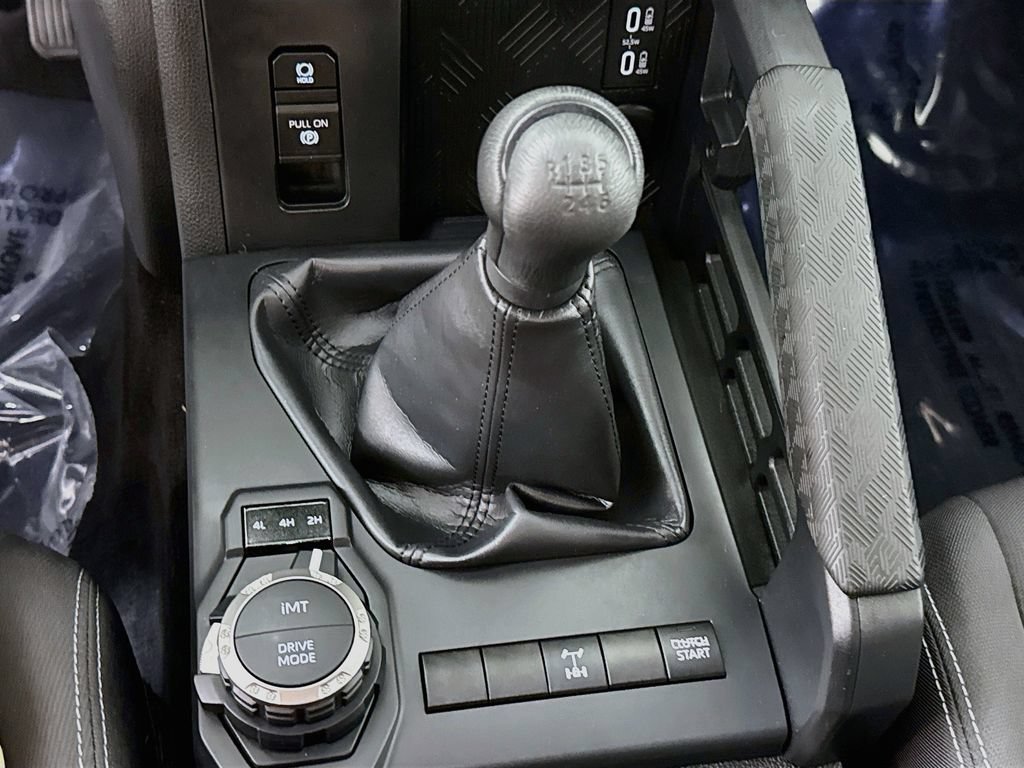 Certified 2025 Toyota Tacoma TRD Off-Road AWD/4WD image 10