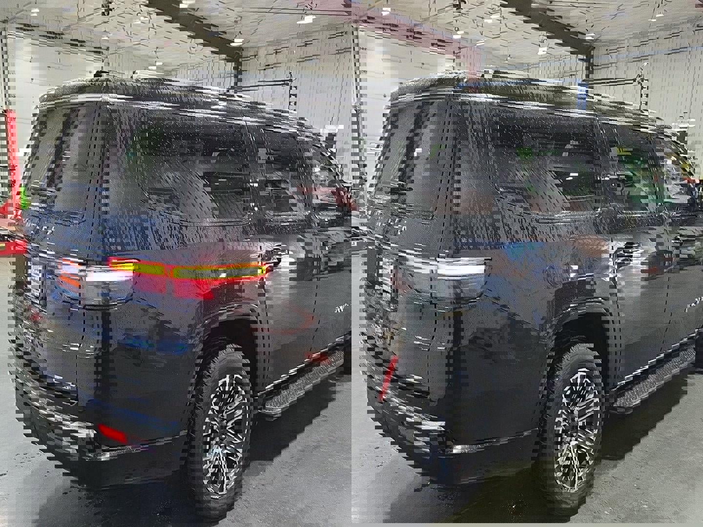 Used 2023 Jeep Wagoneer L Series II image 4