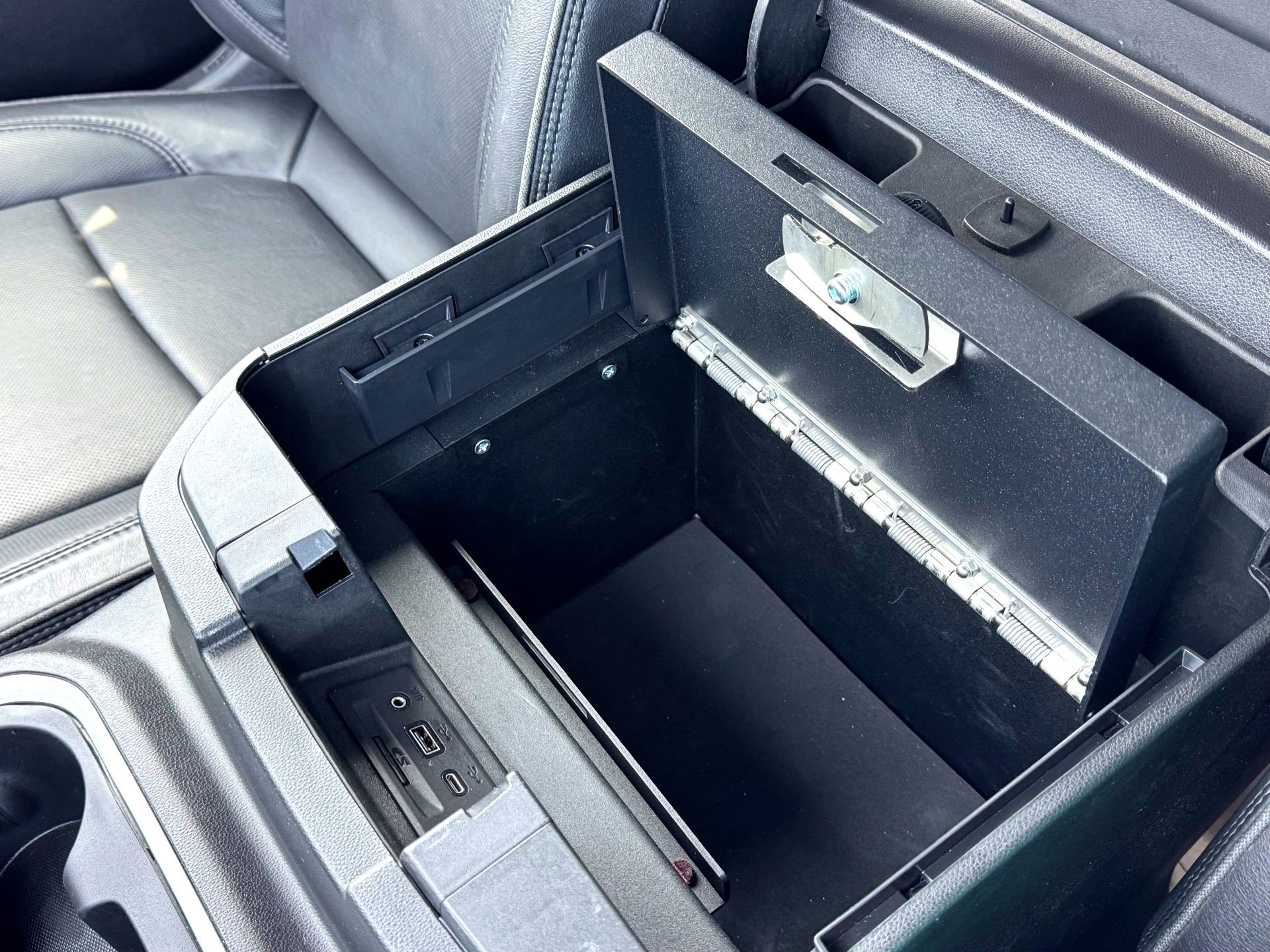 Used 2022 Chevrolet Silverado 3500 High Country w/ Technology Package image 28