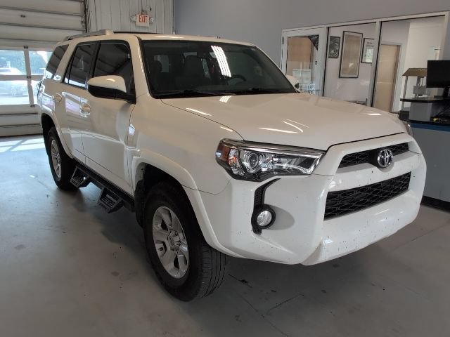 Used 2017 Toyota 4Runner SR5 AWD/4WD image 7