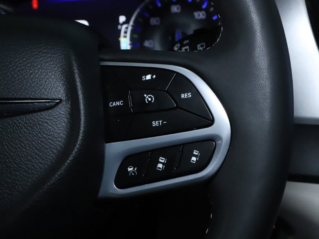 Used 2024 Chrysler Pacifica Touring-L image 23