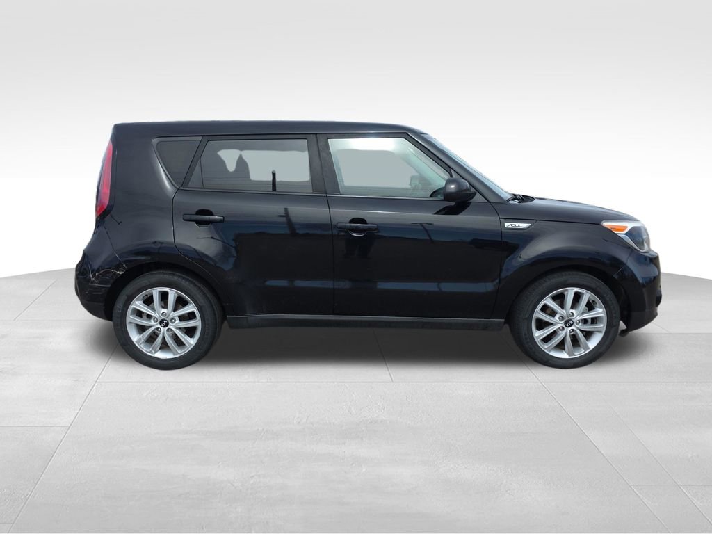 Used 2017 Kia Soul + image 6