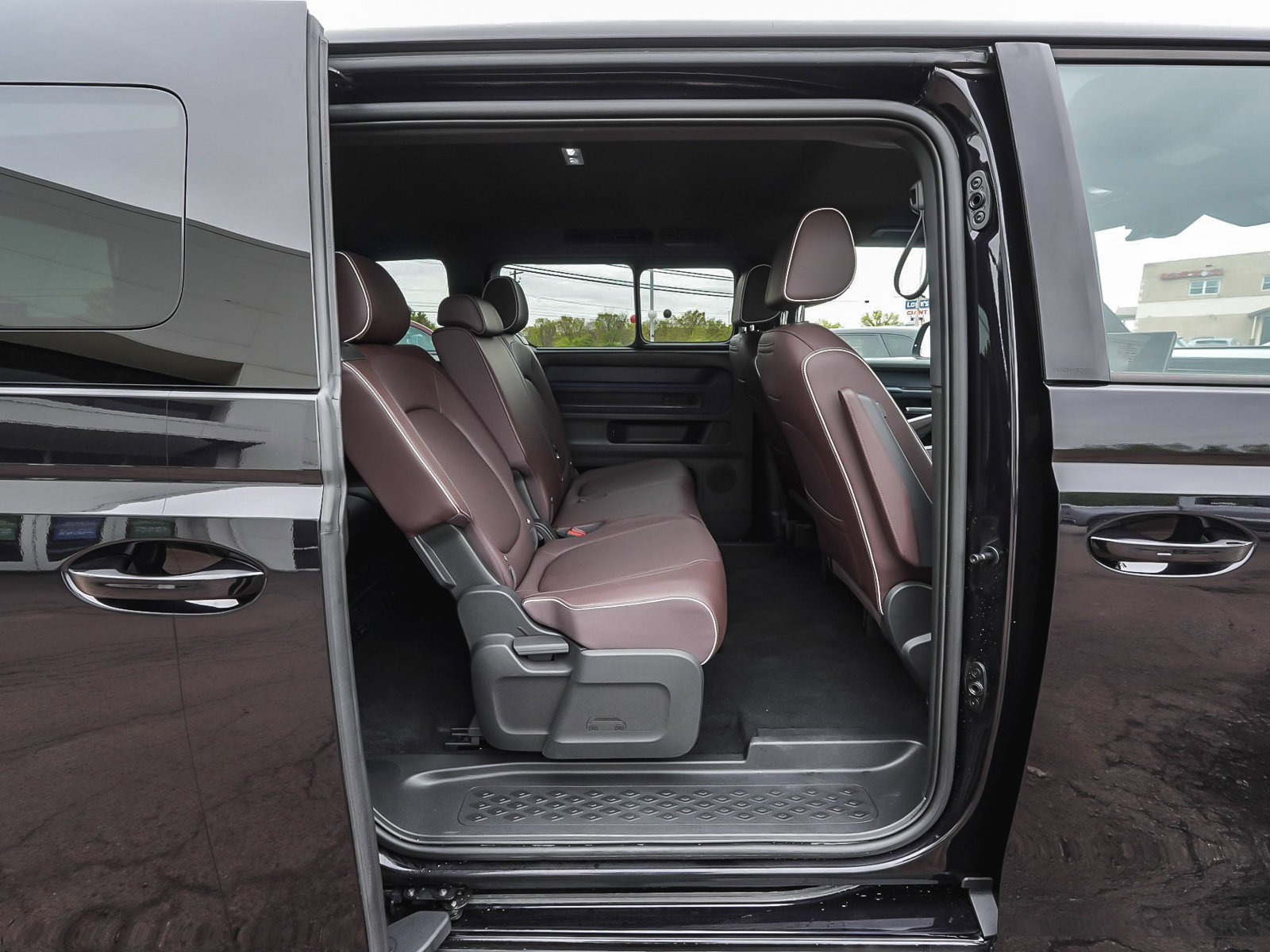 Used 2025 Volkswagen ID. Buzz Pro S RWD image 12