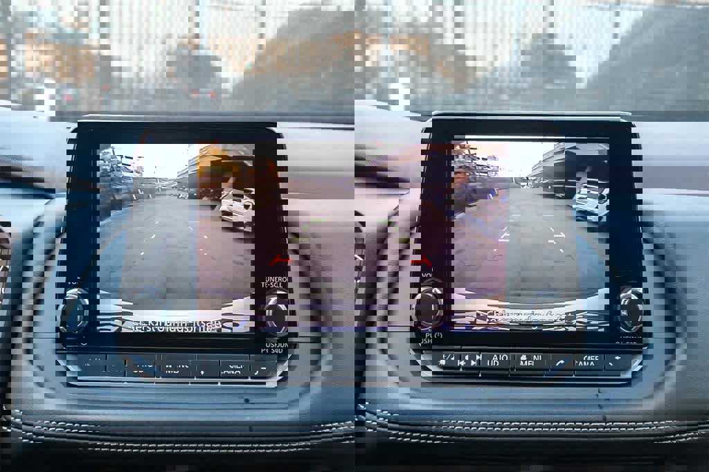 Used 2023 Nissan Rogue SV image 25