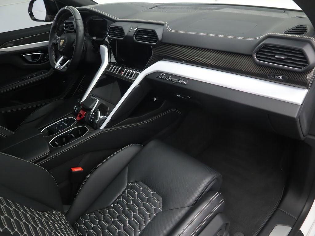 Used 2022 Lamborghini Urus image 18