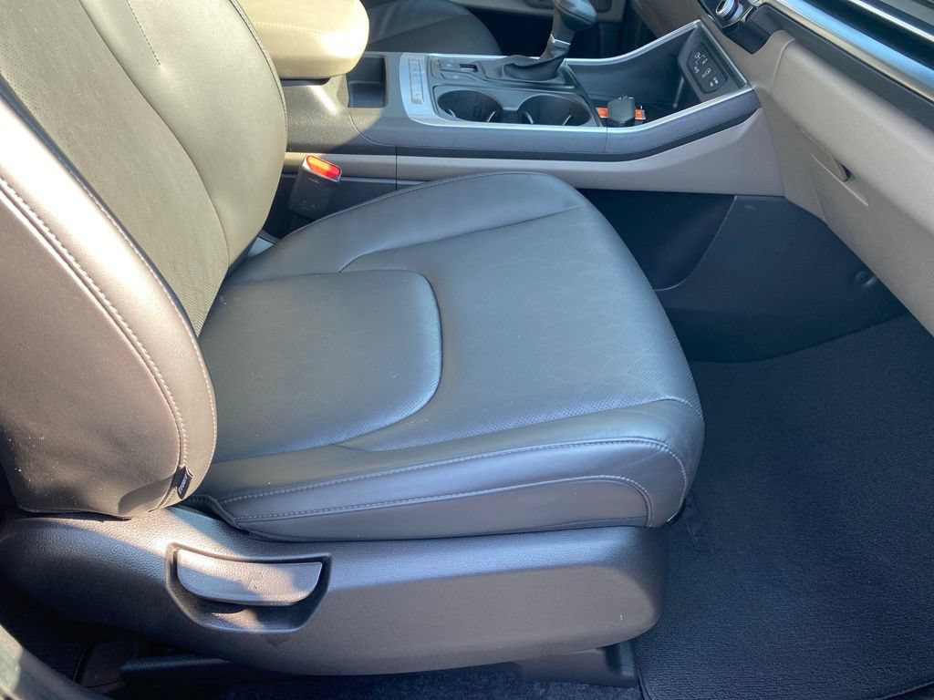 Used 2025 Kia Carnival FWD image 8