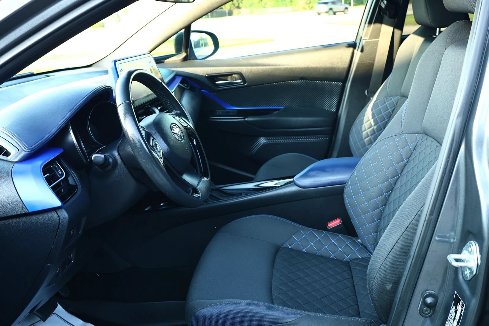 Used 2021 Toyota C-HR XLE FWD image 17