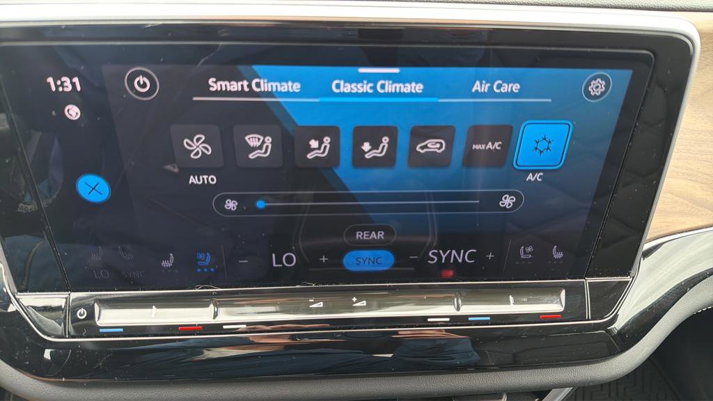 Used 2024 Volkswagen Atlas SE image 28