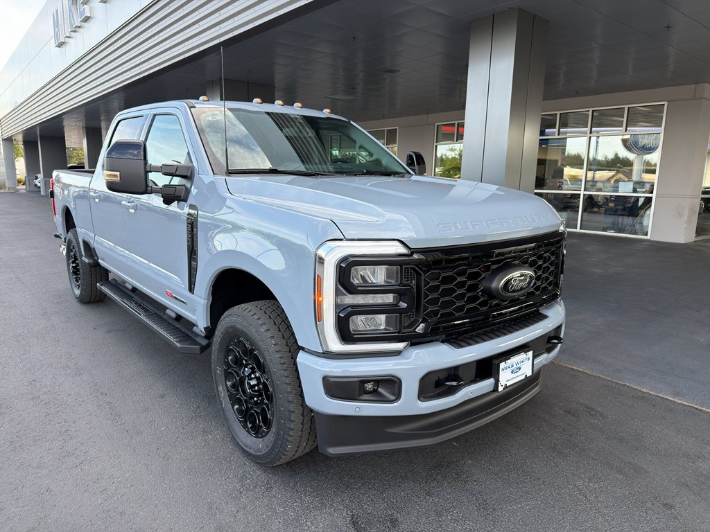 New 2026 Ford F350 Lariat w/ Black Appearance Package