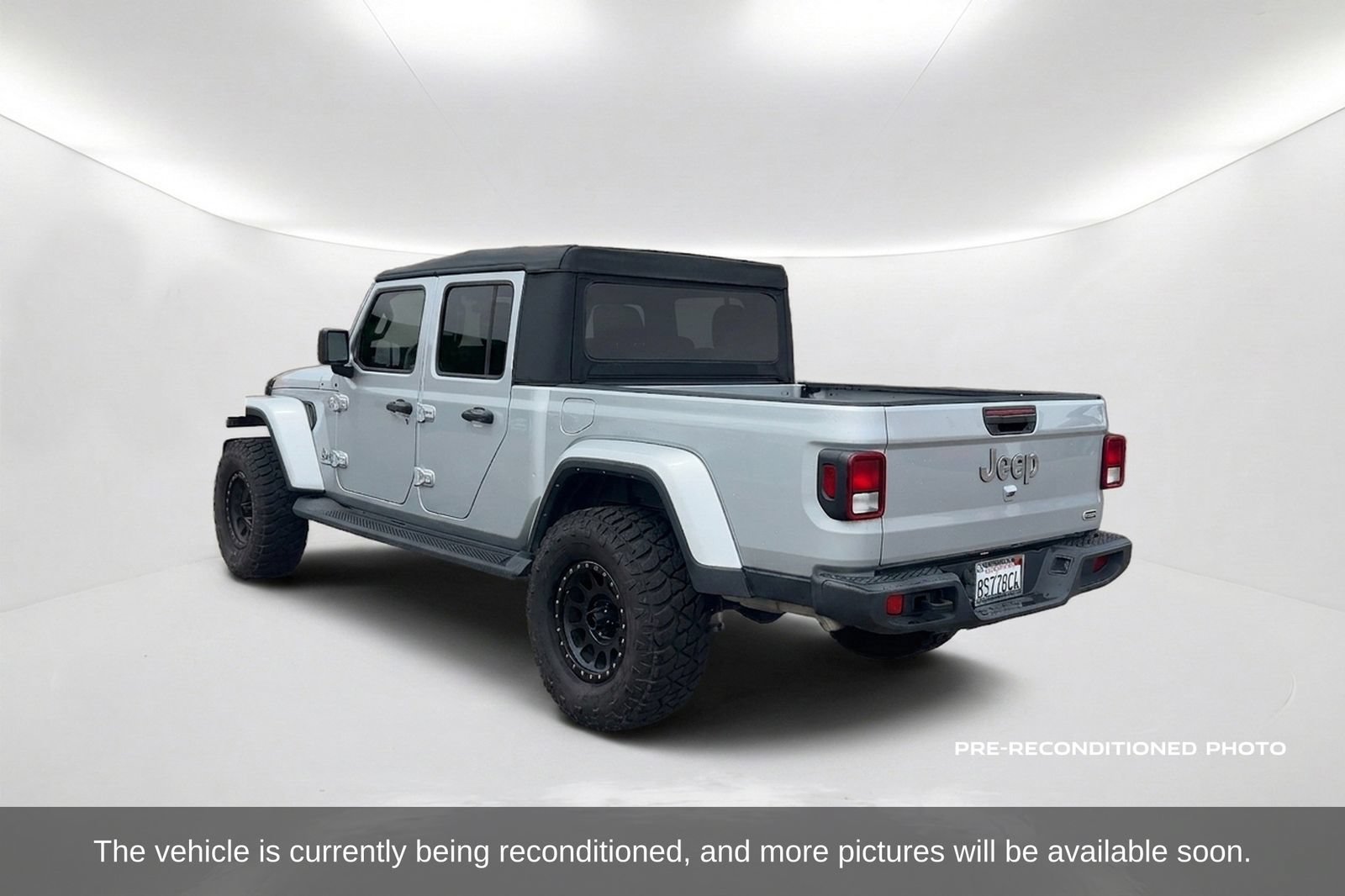 Used 2023 Jeep Gladiator Overland AWD/4WD image 8