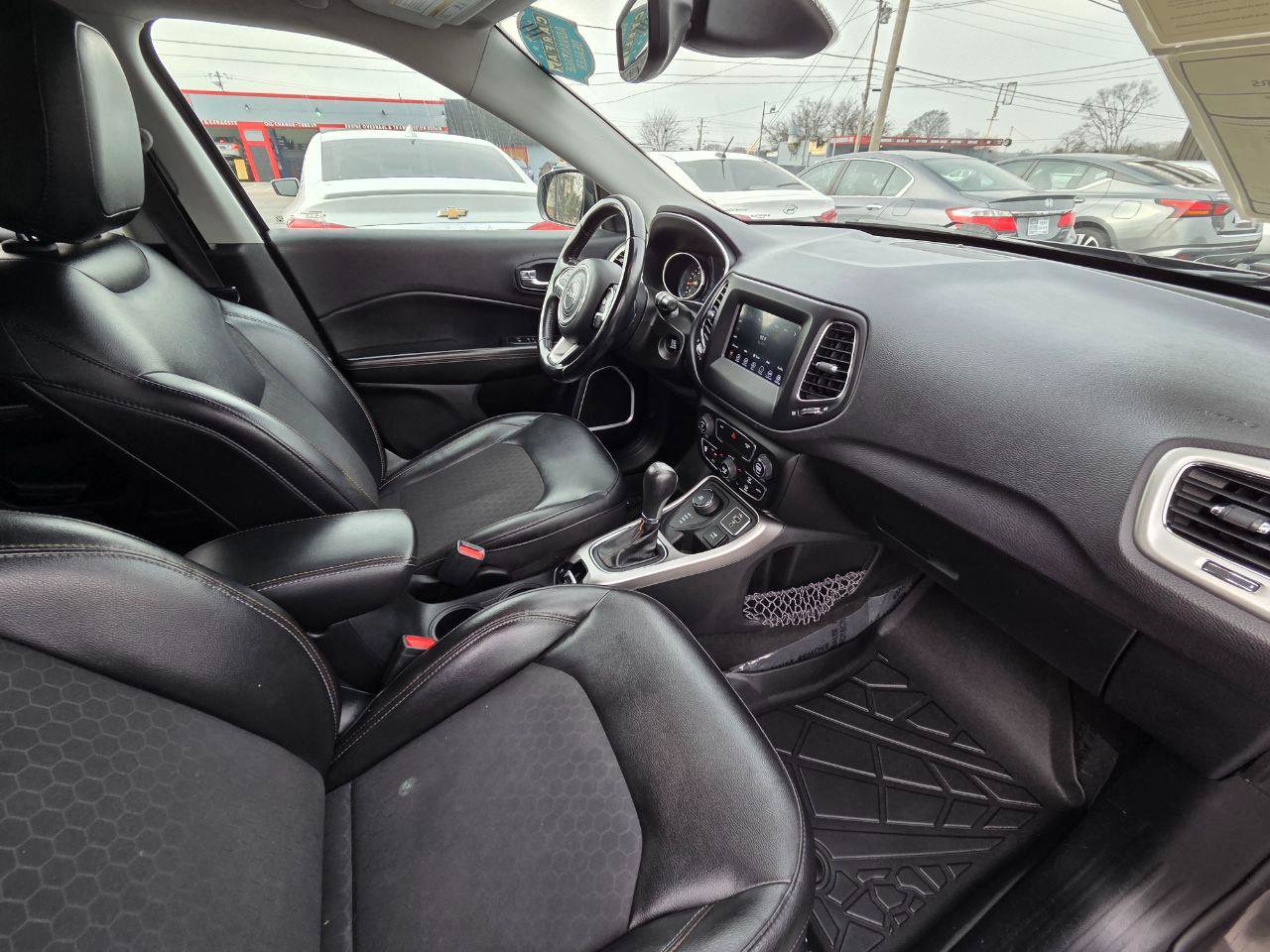 Used 2018 Jeep Compass Latitude w/ Popular Equipment Group AWD/4WD image 18