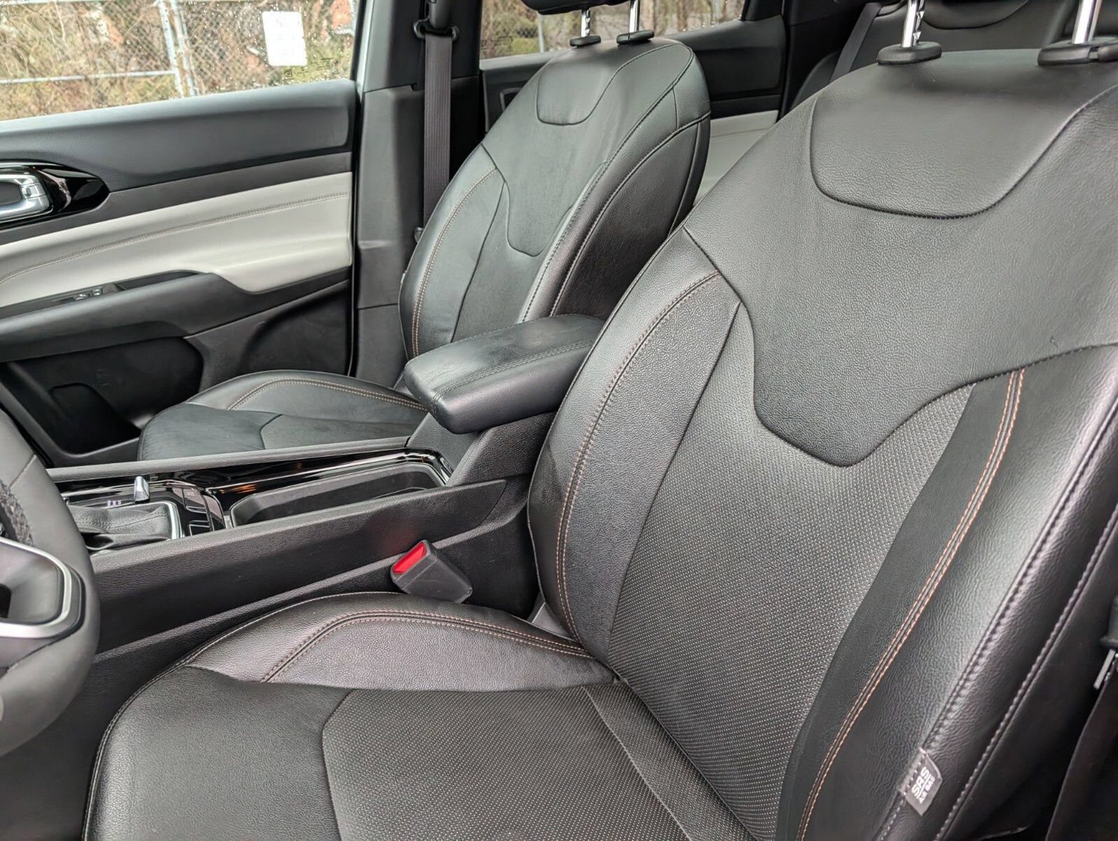 Used 2023 Jeep Compass Limited w/ Sun and Sound Group AWD/4WD image 18