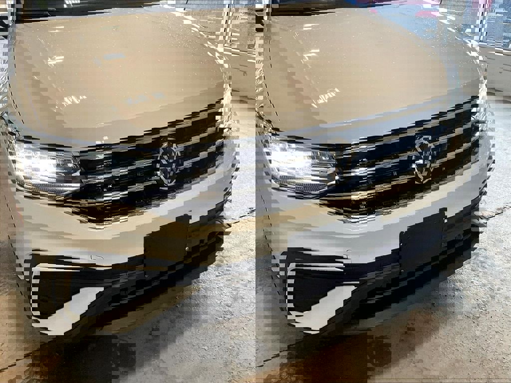 Used 2024 Volkswagen Tiguan SE image 30