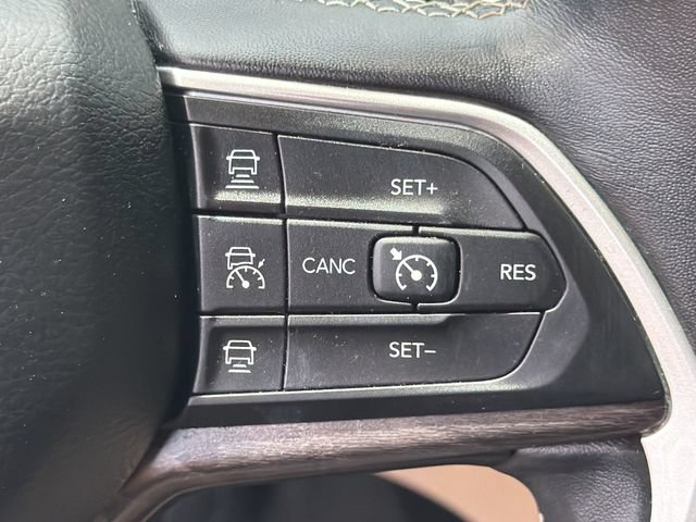 Used 2022 Jeep Grand Cherokee L Limited AWD/4WD image 26