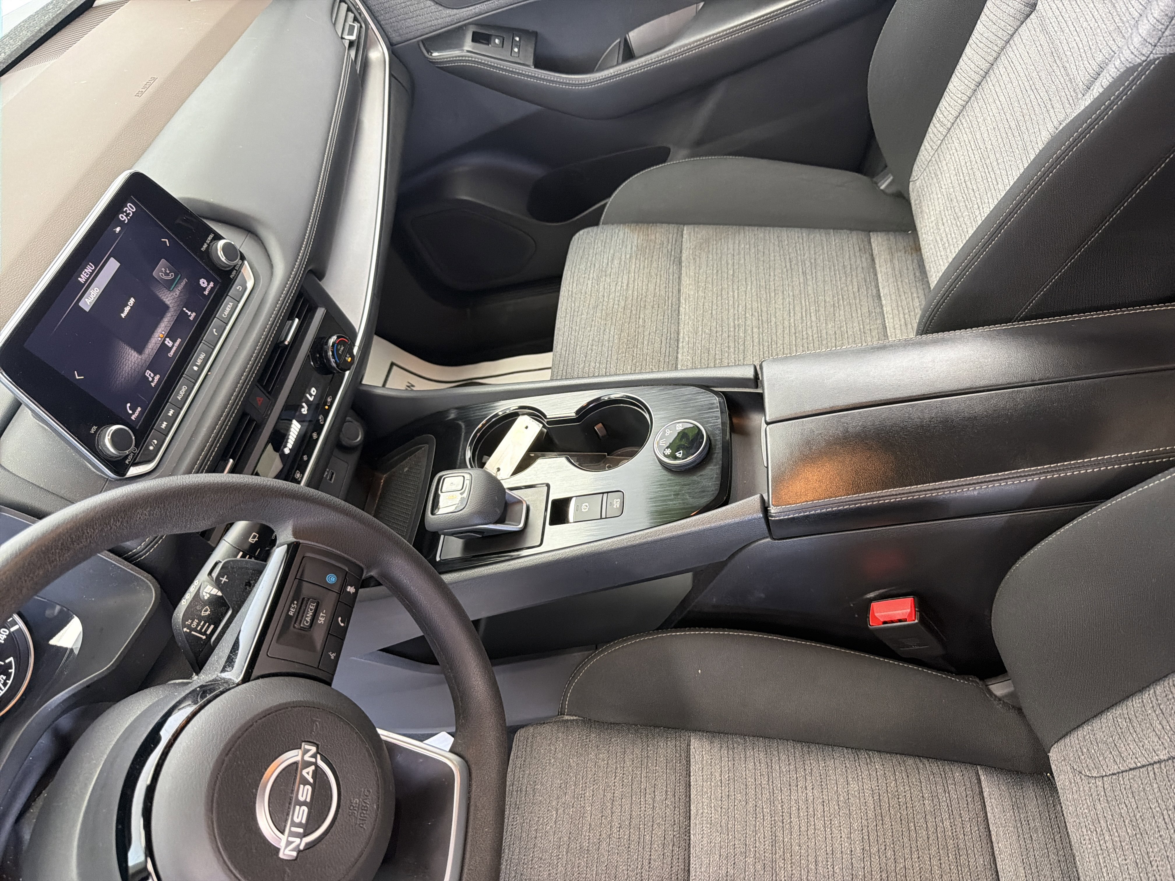 Used 2023 Nissan Rogue SV image 12