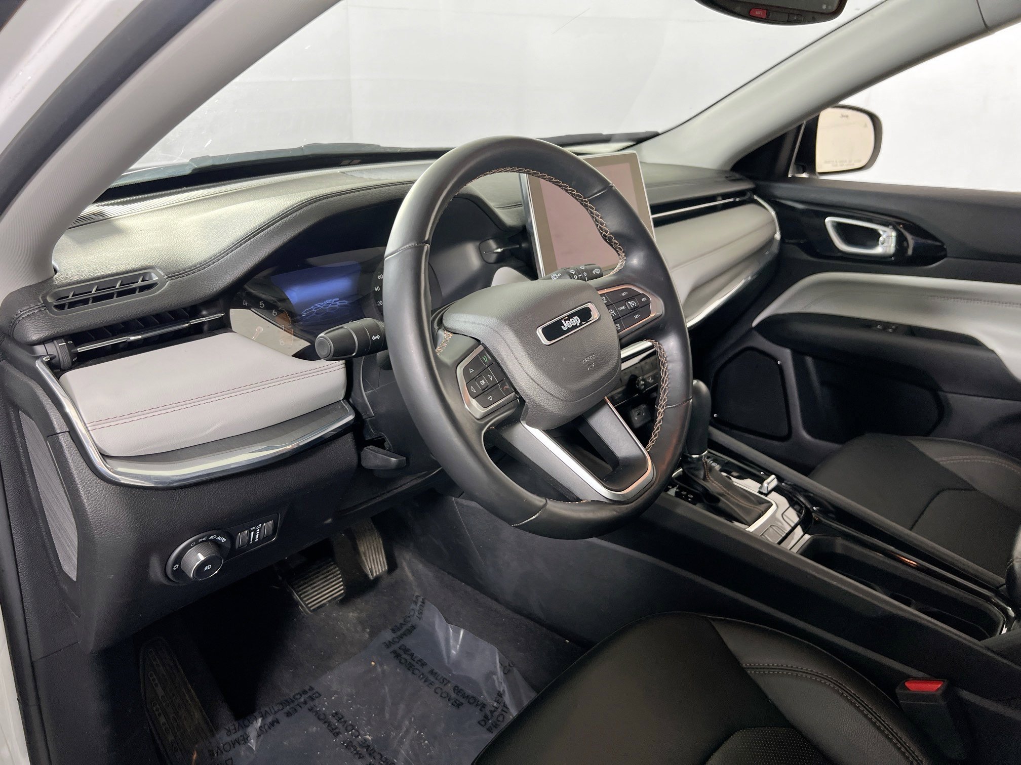 Used 2022 Jeep Compass Limited image 9