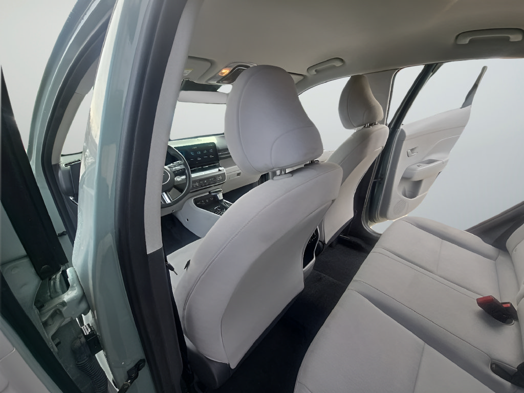 Used 2025 Hyundai Kona SEL FWD image 16