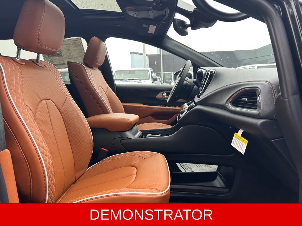 New 2026 Chrysler Pacifica Pinnacle image 31