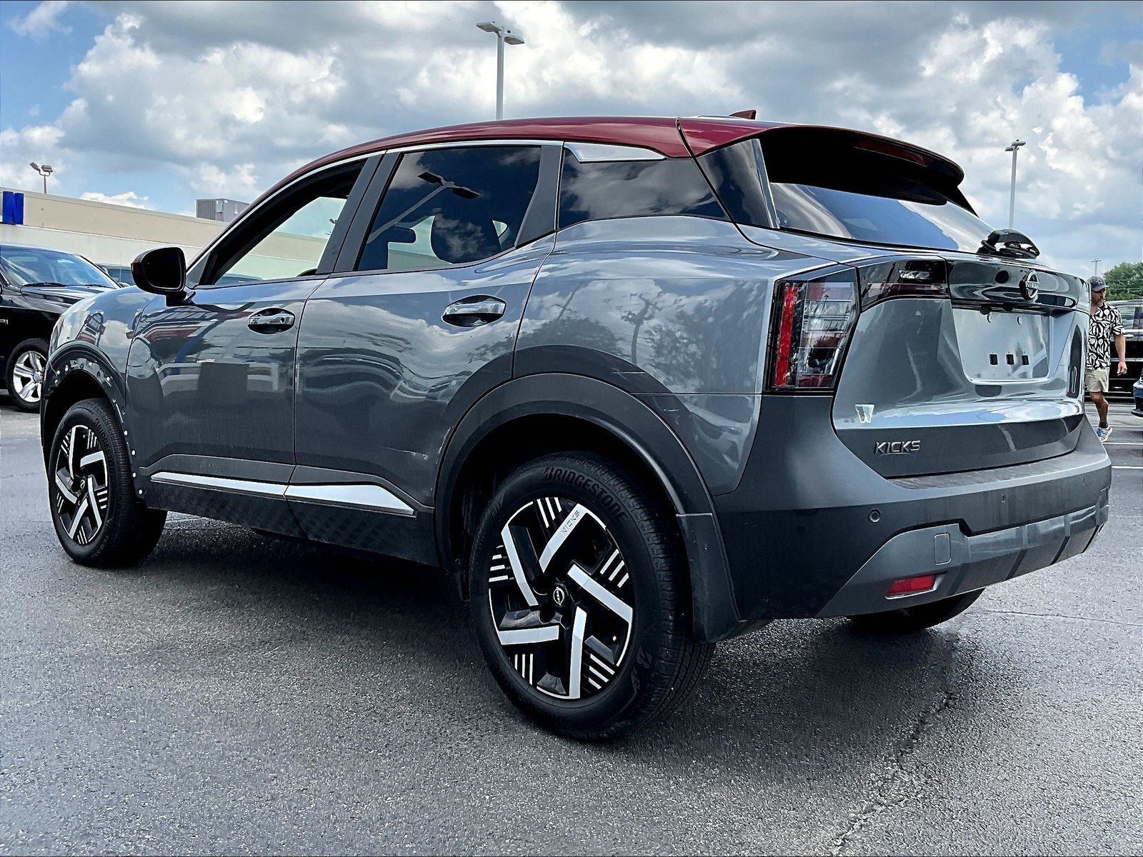 Used 2025 Nissan Kicks SV FWD image 4