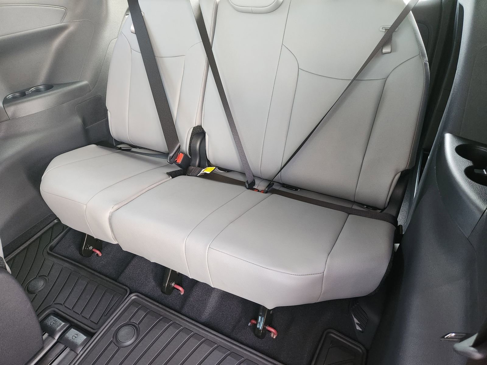 New 2026 Toyota Sienna XLE FWD image 25
