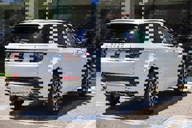 New 2024 Land Rover Discovery Sport S image 4