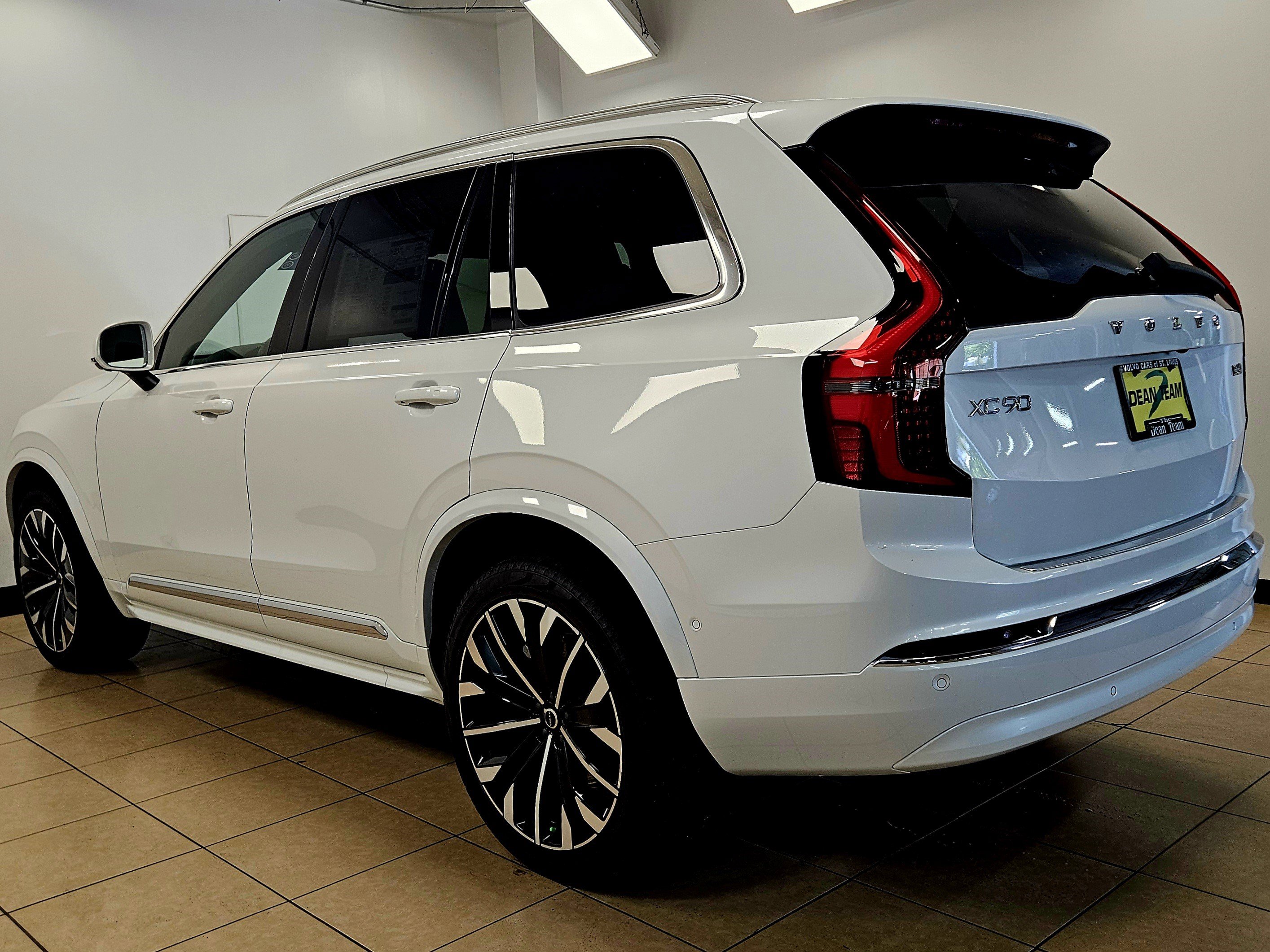 New 2026 Volvo XC90 B6 Plus w/ Protection Package image 6