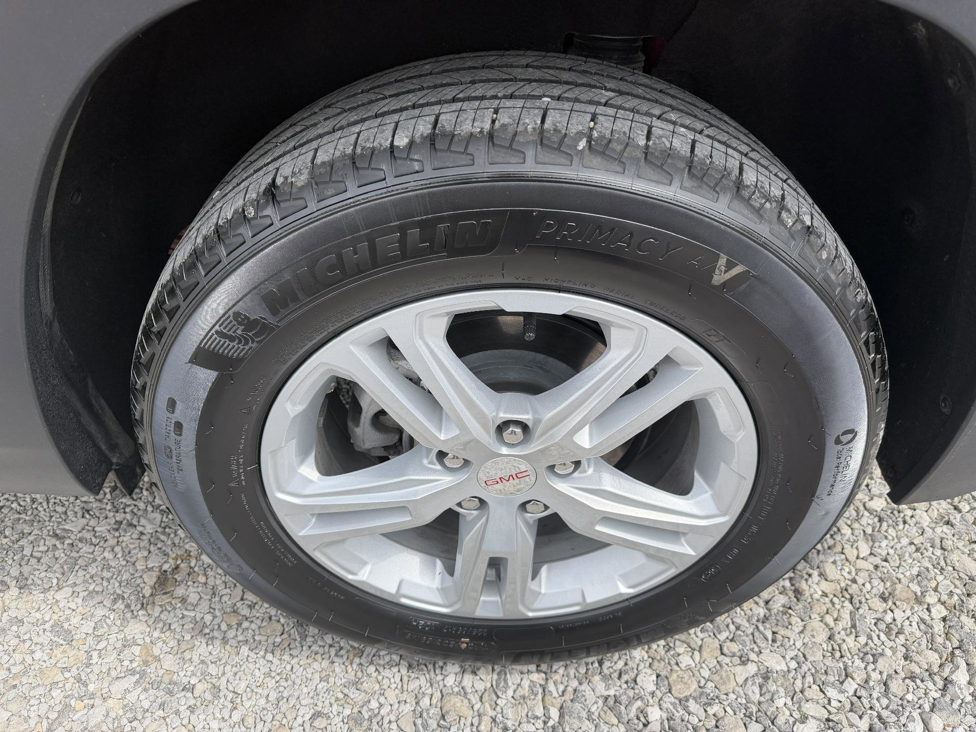 Used 2024 GMC Terrain SLE w/ Driver Convenience Package FWD image 9