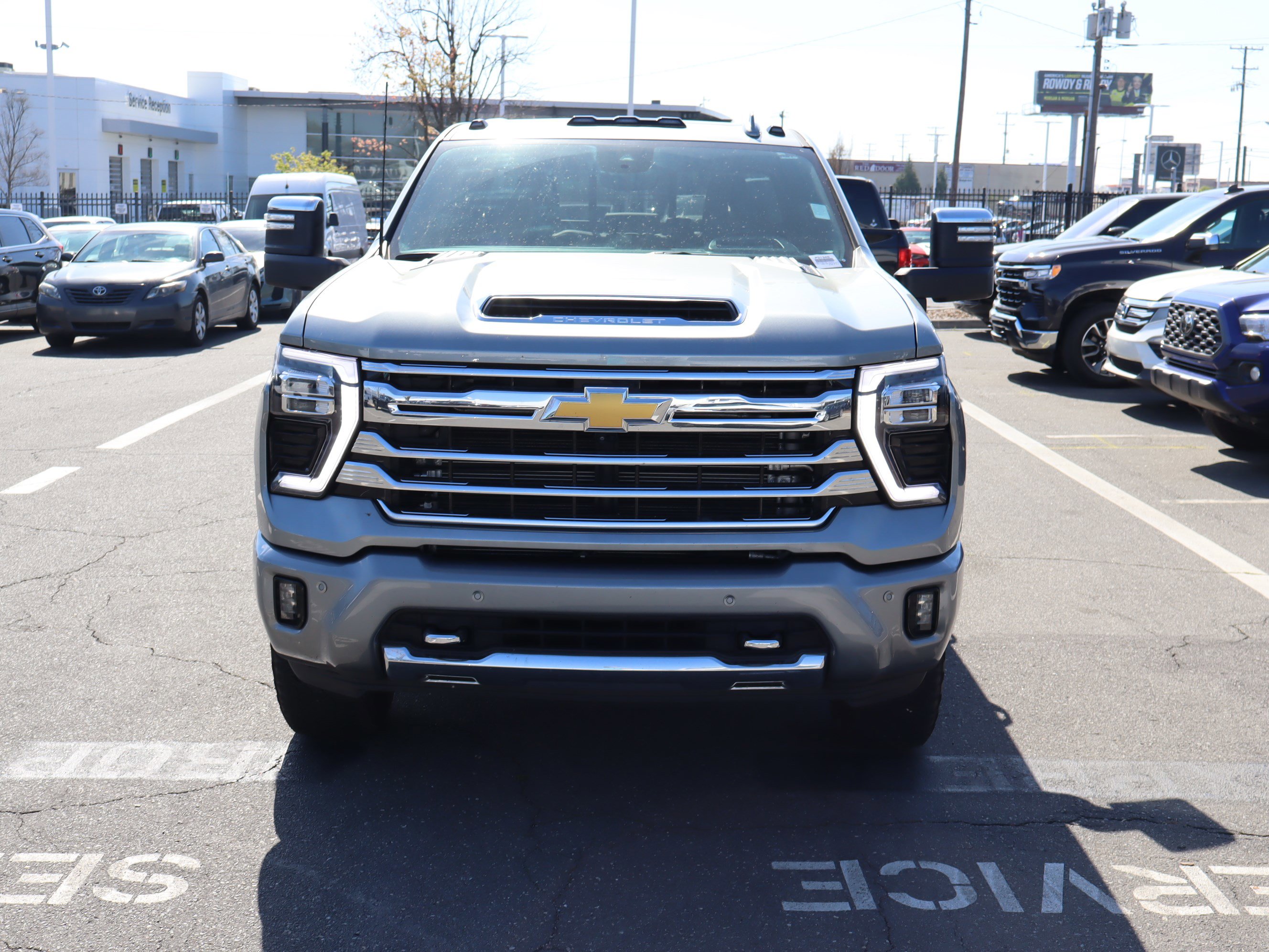 Used 2024 Chevrolet Silverado 2500 High Country w/ High Country Premium Package image 3