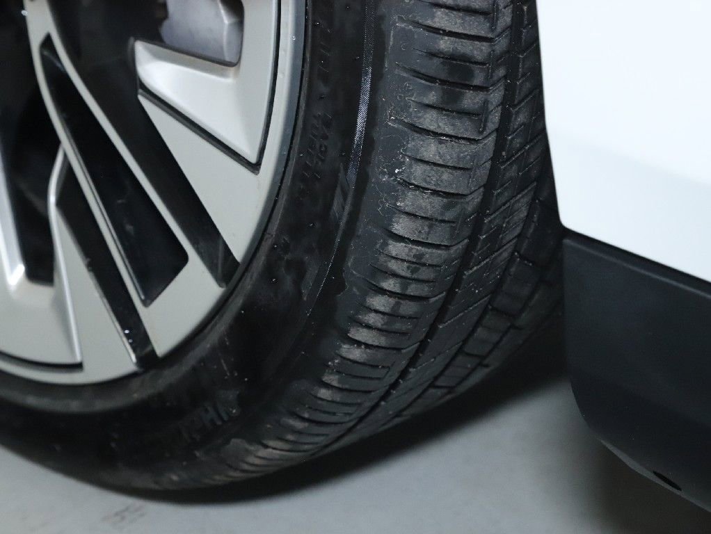 Used 2025 BMW i5 xDrive40 w/ Premium Package image 37