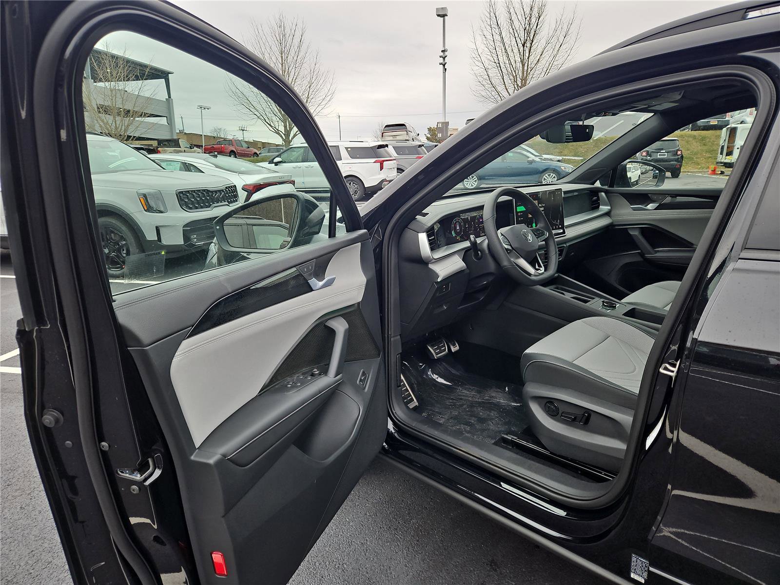 New 2026 Volkswagen Tiguan SE R-Line image 11