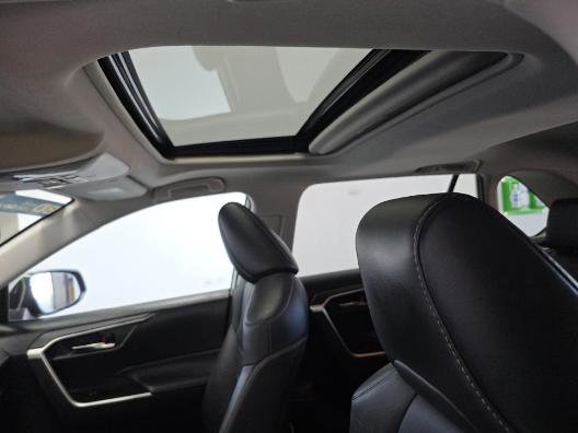 Used 2021 Toyota RAV4 XLE Premium FWD image 6