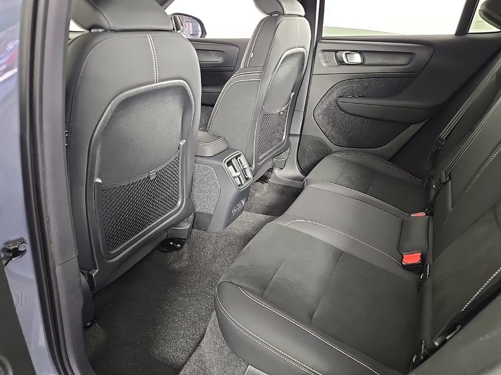 Certified 2023 Volvo C40 P8 Recharge Ultimate w/ Protection Package Premier AWD/4WD image 16