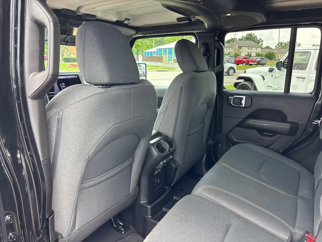 Used 2025 Jeep Wrangler Unlimited Sahara w/ Safety Group AWD/4WD image 9