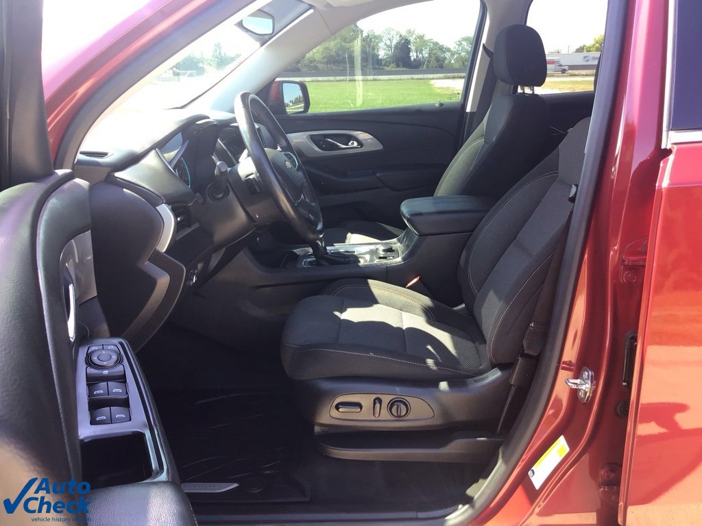 Used 2021 Chevrolet Traverse LT image 33