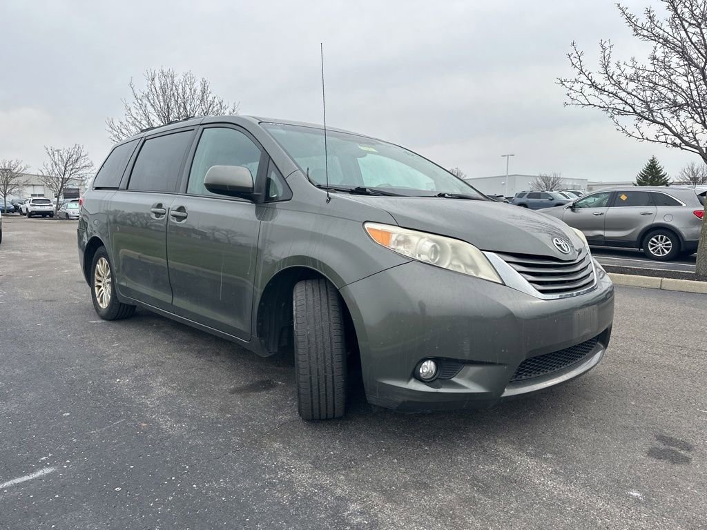 Used 2012 Toyota Sienna XLE image 13