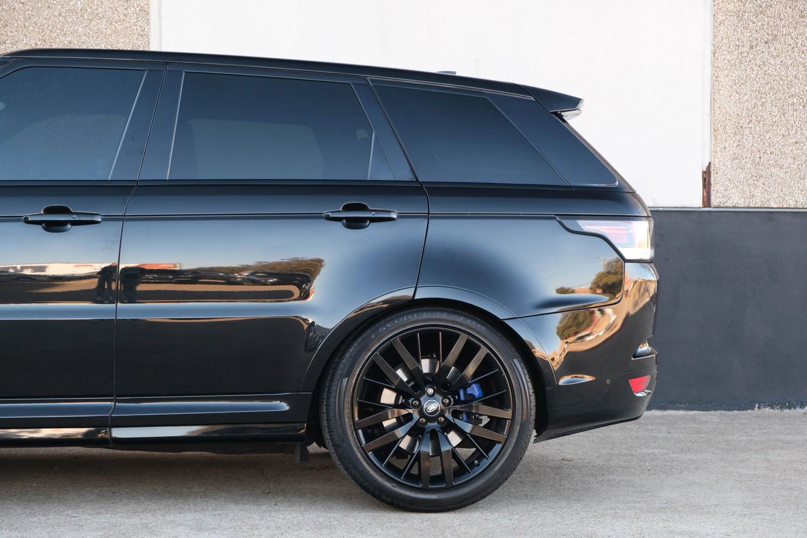 Used 2017 Land Rover Range Rover Sport SVR image 8