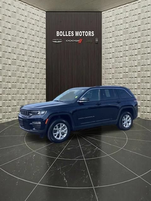 Certified 2023 Jeep Grand Cherokee Limited AWD/4WD image 11