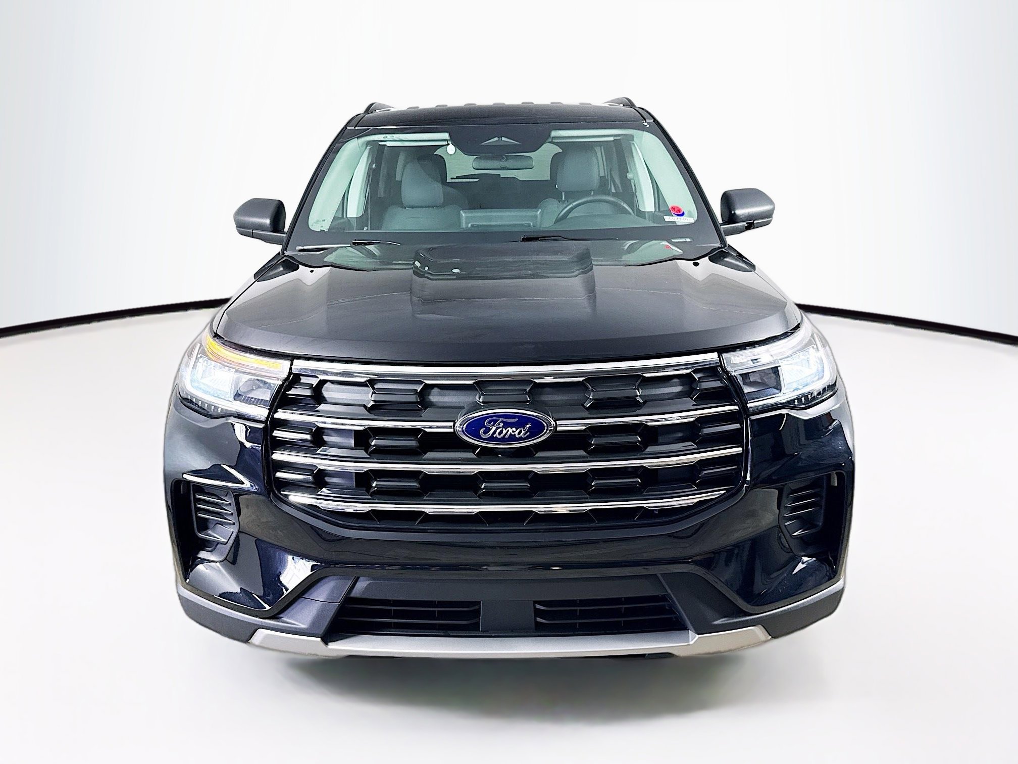 Used 2025 Ford Explorer Active image 3