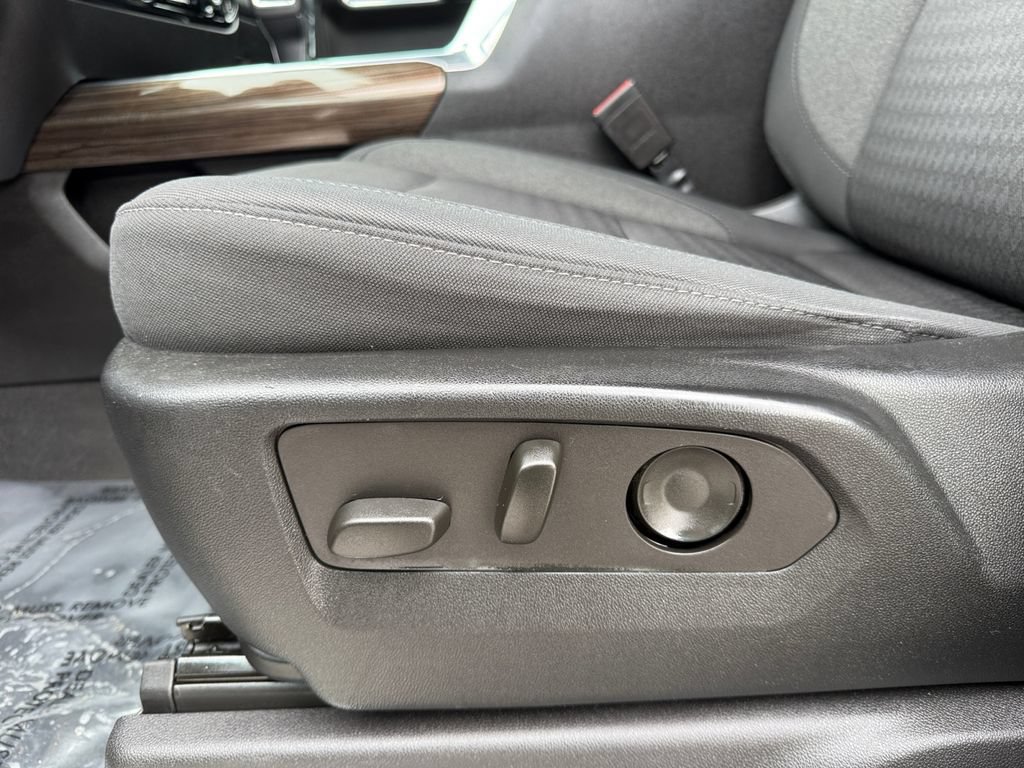 Used 2023 Chevrolet Silverado 1500 LT AWD/4WD image 10