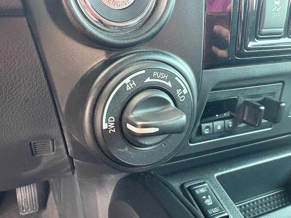 Used 2023 Nissan Titan PRO-4X w/ Pro-4x Convenience Package image 27