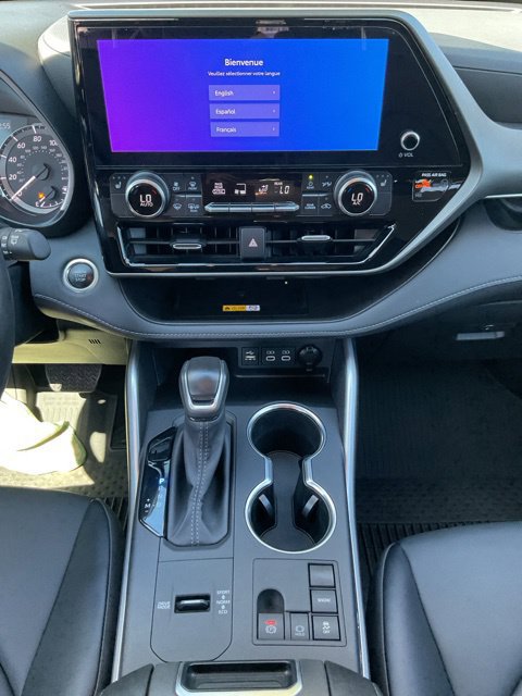 Used 2025 Toyota Highlander XLE FWD image 28